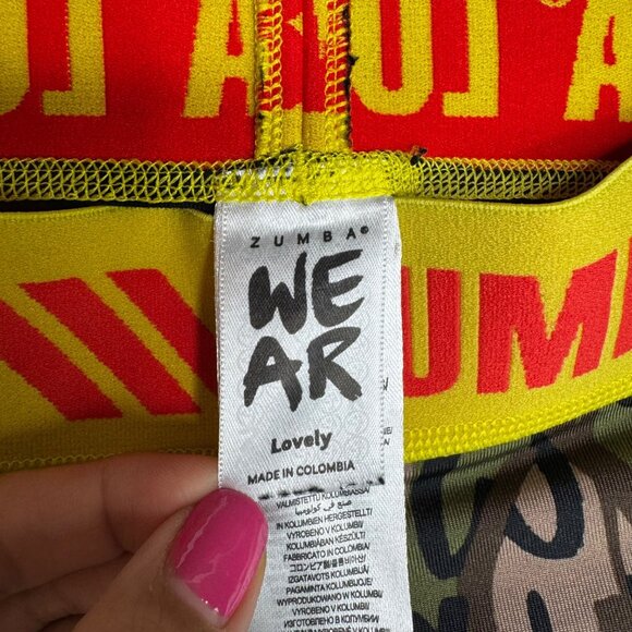 Zumba We Ar Lovely Camouflage and Hearts Graffitti Dance‎ Leggings Sz L Colorful - Picture 7 of 10